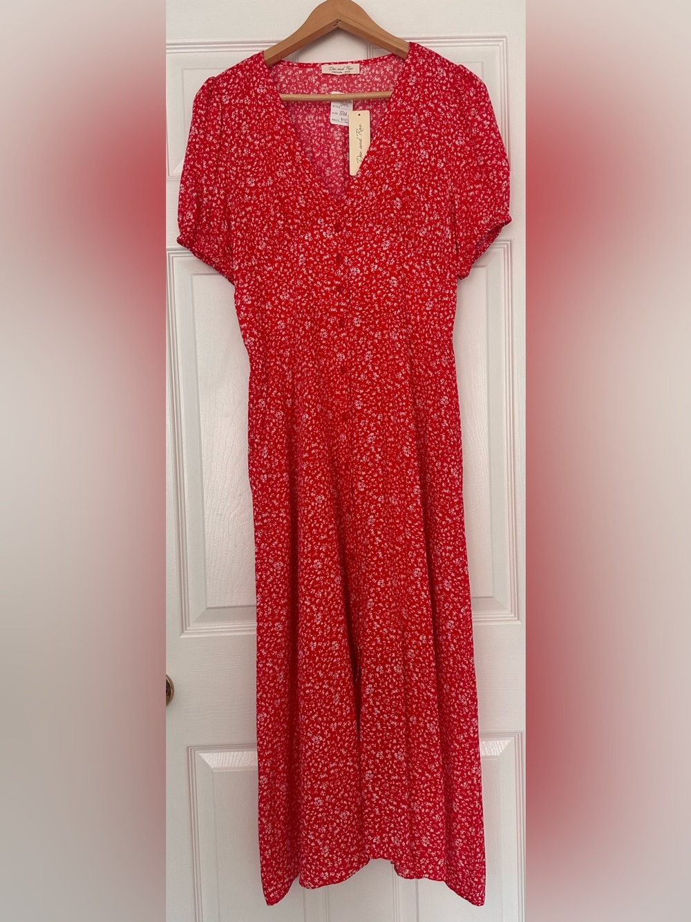 NWT Doe and Rae Red Ditsy Floral Dress, Size M